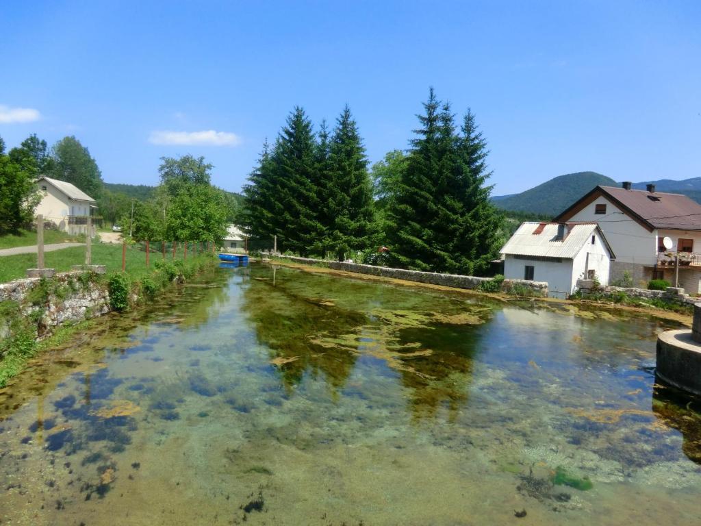 Pansion Izvor Hotel Korenica Buitenkant foto